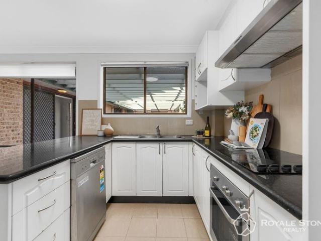 Freshly Updated Townhouse with Study in a Prime Marsfield Location