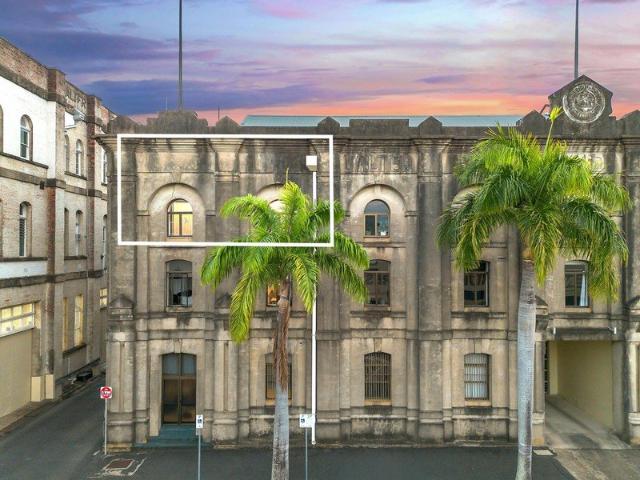 Freshly updated top floor 2 bedroom unit