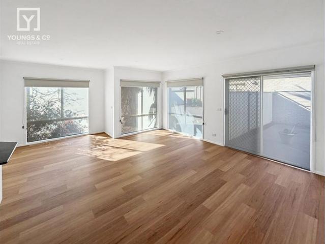 Freshly Updated Three Bedroom Townhouse in Shepparton North