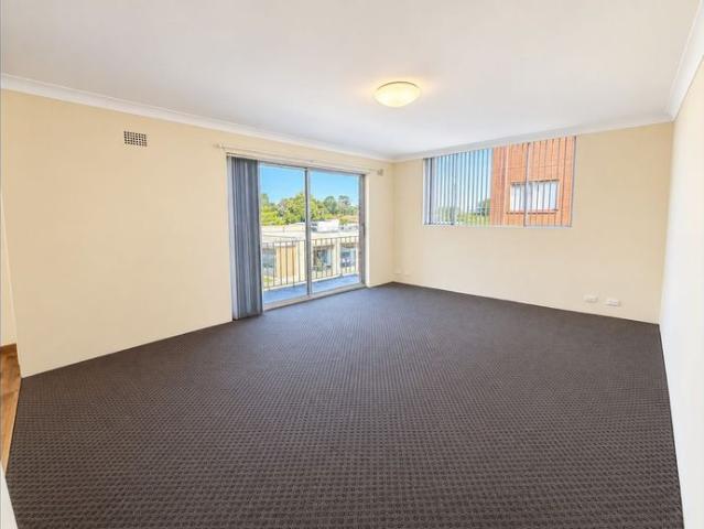 Freshly Updated Three Bedroom Unit in an Ultra Convenient Katoomba Location