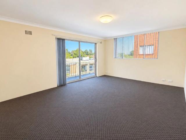 Freshly Updated Three Bedroom Unit in an Ultra Convenient Katoomba Location