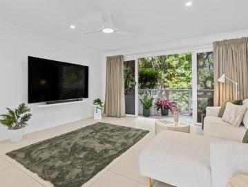 Freshly Updated Tropical Retreat in the Heart of Palm Cove
