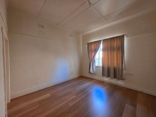 Freshly Updated Two Bedroom Flat in Convenient Central Location
