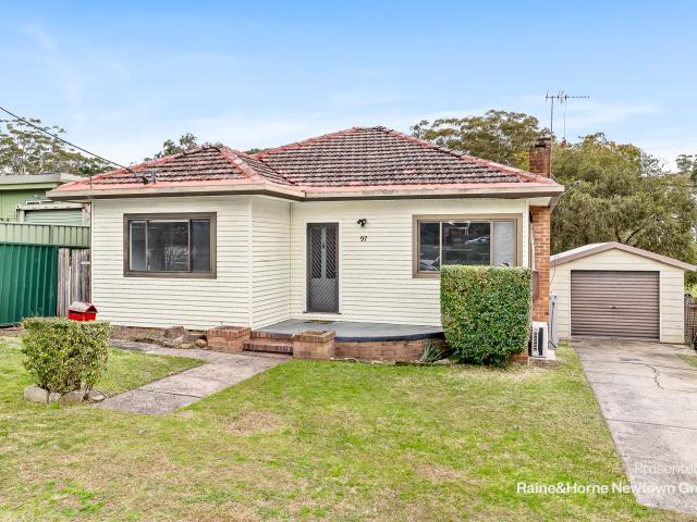 Freshly Updated Two Bedroom Home 500m walk to Gymea Village & Train Station
