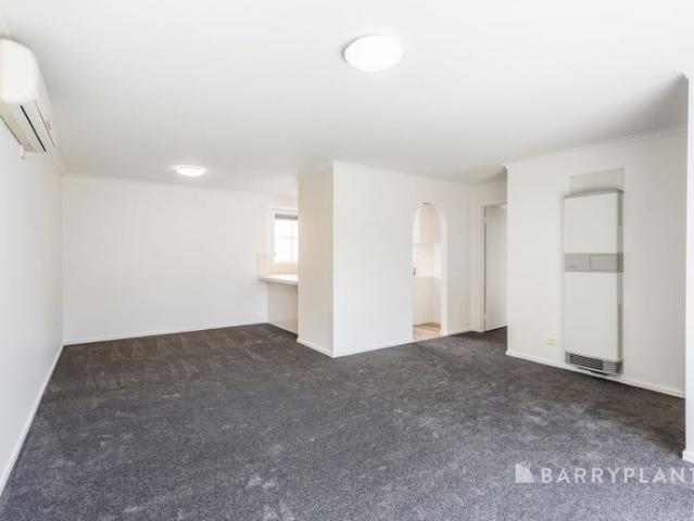 Freshly Updated Two Bedroom Unit with Private Courtyard