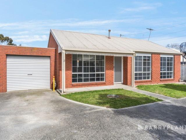 Freshly Updated Two Bedroom Unit with Private Courtyard