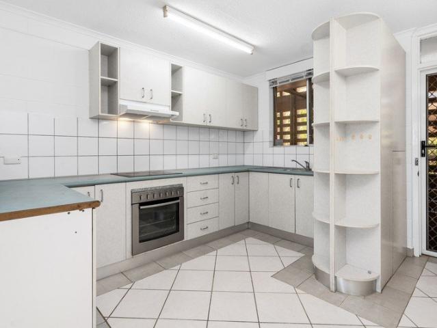 FRESHLY UPDATED TWO BEDROOM UNIT CONVENIENTLY LOCATED IN STUART PARK