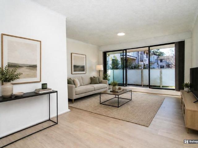 Freshly Updated Two Bedroom Unit in Convenient Kingswood Location