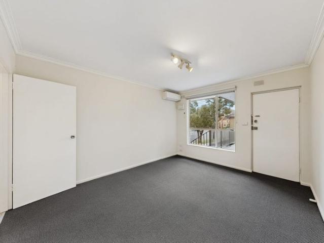 Freshly Updated Two Bedroom Unit in Prime Sunshine Location