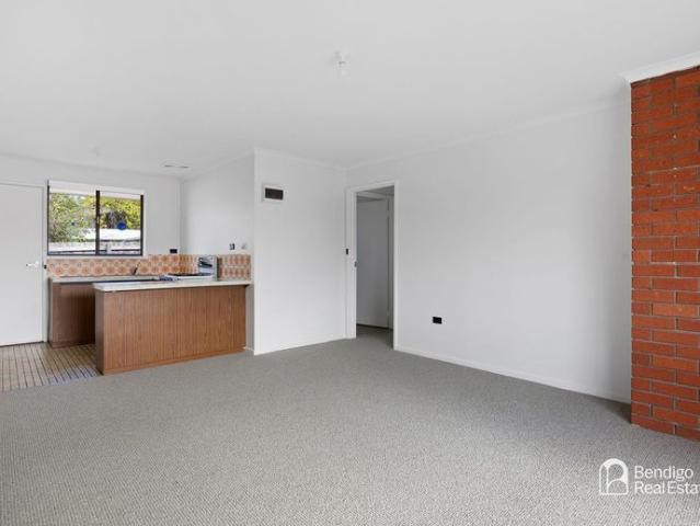 FRESHLY UPDATED TWO BEDROOM UNIT IN STRATHDALE