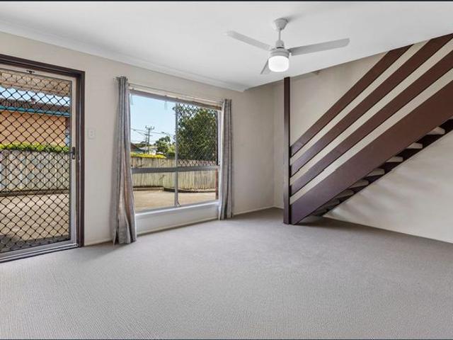 Freshly Updated Unit In A Convenient Location