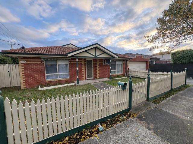 Freshly Updated Unit in Prime Tullamarine Location