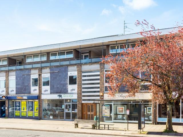 Freshwater Parade, Bishopric, Horsham RH12, 1 bed flat to rent, £1,200 pcm | PrimeLocation