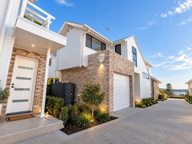 FRESHWATER TERRACES CONTEMPORARY TOWNHOUSE LIVING WITH EXCEPTIONAL VIEWS