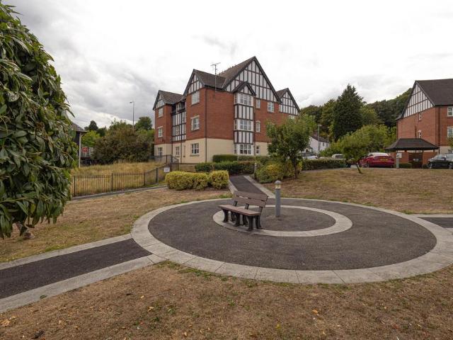 Freshwater View, Northwich, CW8 2 bed flat to rent £850 pcm £196 pw