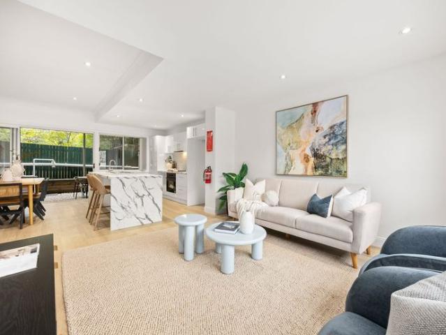 Freshy Renovated Large Spacious Townhouse