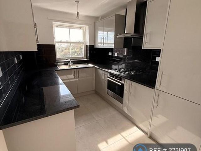 Frith Hill Road, Godalming, GU7 2 bed flat to rent £1,685 pcm £389 pw