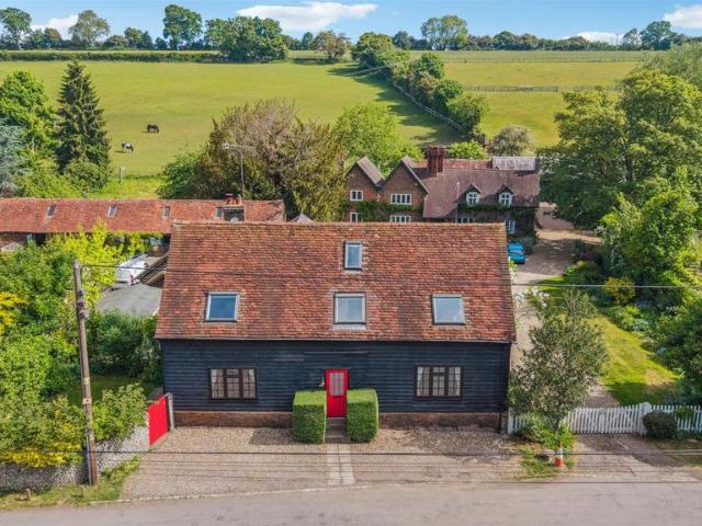 Frithsden, Potten End 4 bed barn conversion to rent £3,500 pcm £808 pw