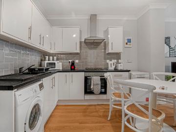 Frithville Gardens, London W12, 2 bed flat to rent, £3,200 pcm | PrimeLocation