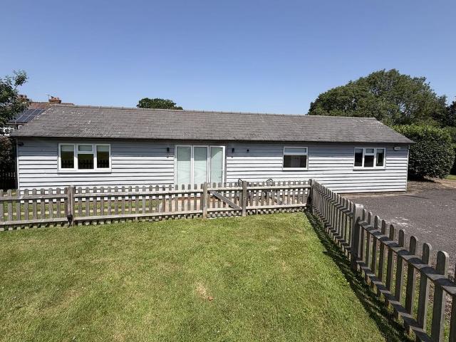Frittenden Road, Biddenden, Ashford TN27, 2 bed detached bungalow to rent, £1,450 pcm | PrimeLocation