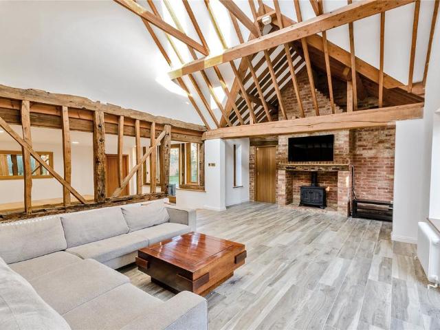 Frizers Farm, Sonning Eye, Reading, RG4 4 bed detached house to rent £3,995 pcm £922 pw