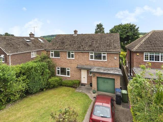 Friars Gardens, Hughenden Valley. 4 bed detached house to rent £3,000 pcm £692 pw