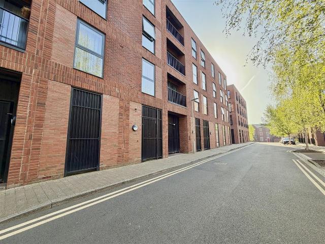 Friars Orchard, Gloucester GL1, 2 bed flat to rent, £1,150 pcm | PrimeLocation