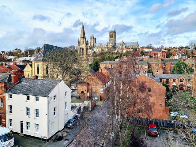 Friars Mews, Lincoln 2 bed apartment to rent £850 pcm £196 pw