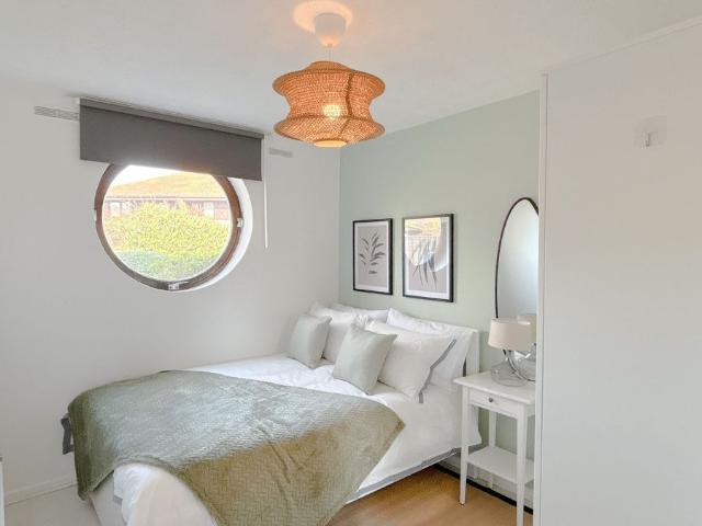 Friars Mead, London E14, 1 bed flat to rent, £1,898 pcm | PrimeLocation