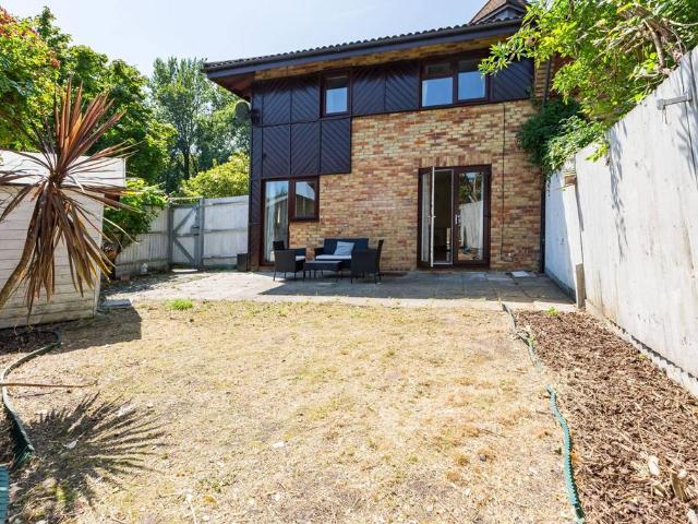 Friars Mead, London, E14 3JZ, United Kingdom | 3 bed house for rent #140227479 | Rentberry