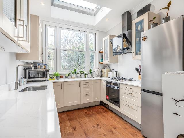 Friars Stile Road, Richmond TW10, 3 bed flat to rent, £8,500 pcm | PrimeLocation
