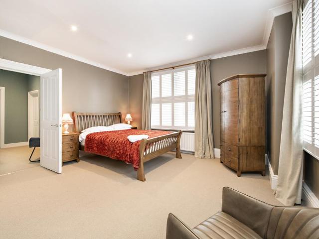 Friars Stile Road, Richmond, Surrey 4 bed detached house to rent £9,750 pcm £2,250 pw