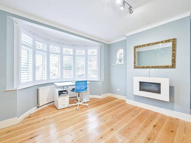 Friars Walk, London, N14 5LP, United Kingdom | 4 bed townhouse for rent #135551948 | Rentberry