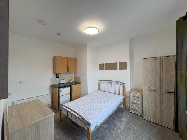 Friars Walk, Stafford, ST17 4AD 1 bed in a house share to rent £440 pcm £102 pw