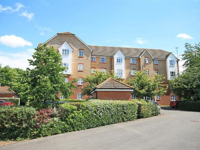 Friarscroft Way, Aylesbury Walk Of Station HP20, 2 bed flat to rent, £1,200 pcm | PrimeLocation