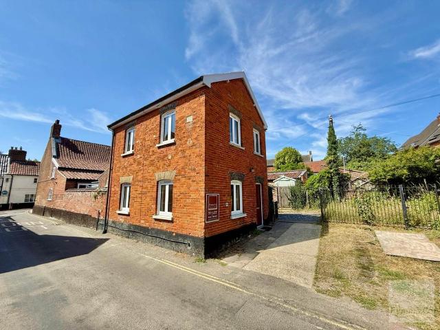 Friarscroft Lane, Wymondham NR18, 2 bed detached house to rent, £1,100 pcm | PrimeLocation