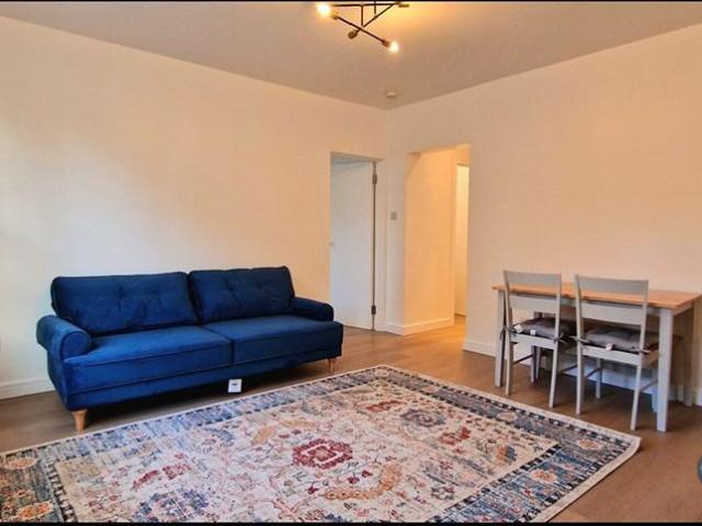 Friary Estate, London, SE15 2 bed flat to rent £2,190 pcm £505 pw