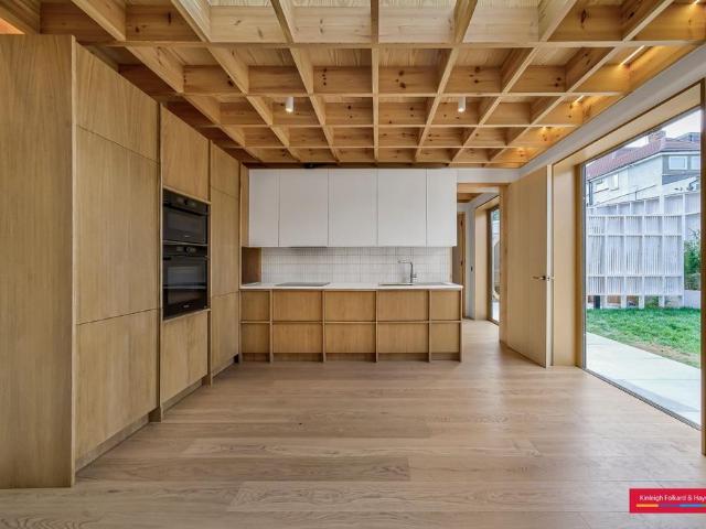 Friary Way, London, N12 3 bed bungalow to rent £3,750 pcm £865 pw