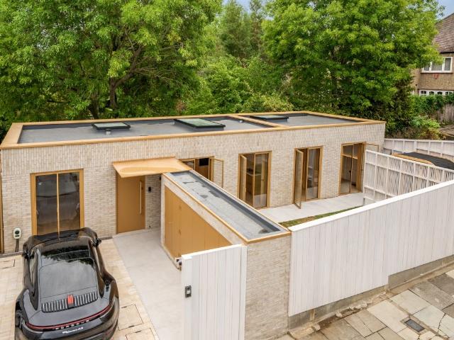 Friary Way, London N12, 2 bed bungalow to rent, £3,499 pcm | PrimeLocation