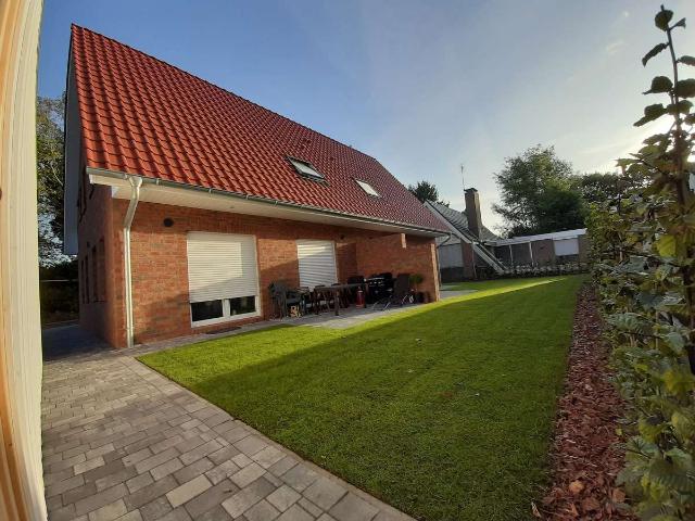 Friedrichsfehn: Neubau schöne DHH mit vier Zimmern, Carport und Stellplatz