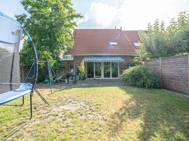 Friedrichsfehn! Reihenendhaus mit schönem Garten und Carport in zentraler Lage