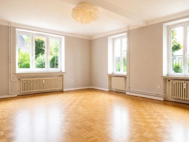 Friemersheim: Doppelhaushälfte mit 3 Schlafzimmern in historischer Hofanlage in Rheinnähe!