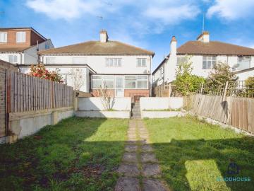 friern barnet lane, london, n11 three bedroom house to rent £565pw / £2,450pcm