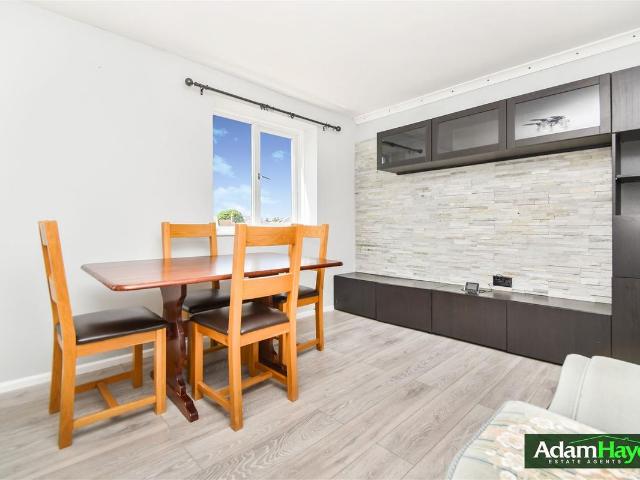 Friern Barnet Lane, Whetstone N20, 2 bed flat to rent, £1,750 pcm | PrimeLocation