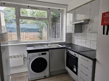 Friern Barnet Road, London N11, 1 bed flat to rent, £1,100 pcm | PrimeLocation
