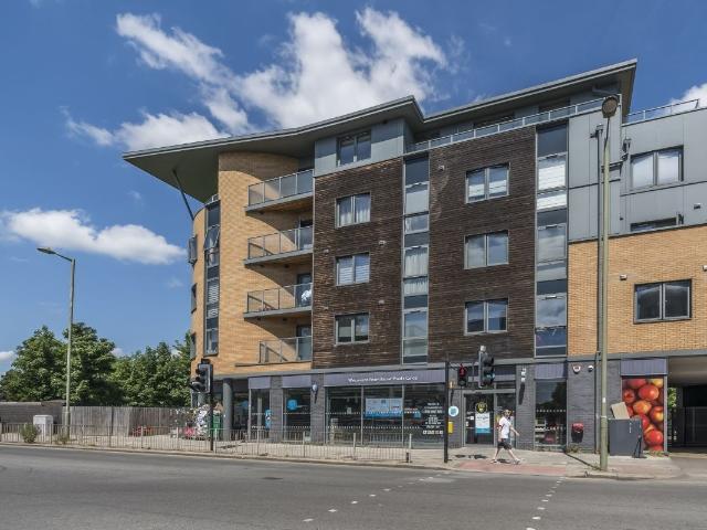 Friern Barnet Road, London N11, 2 bed flat to rent, £2,200 pcm | PrimeLocation