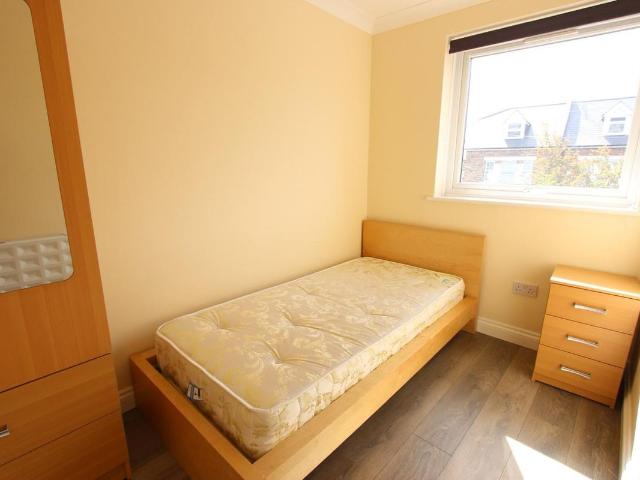 Friern Park, London N12, 2 bed flat to rent, £1,750 pcm | PrimeLocation