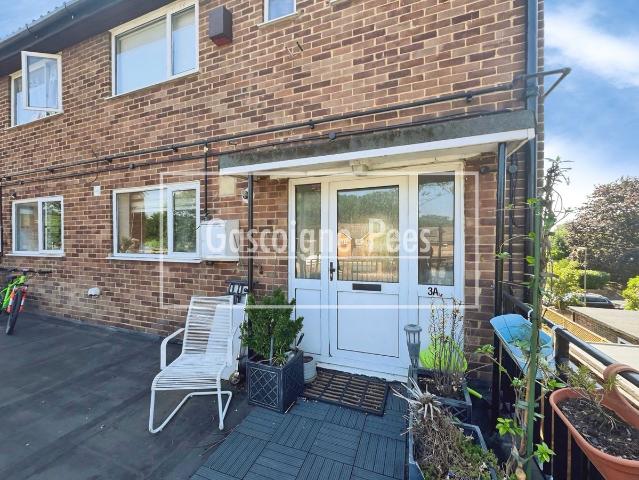 Frimley, Camberley GU16, 3 bed maisonette to rent, £1,550 pcm | PrimeLocation