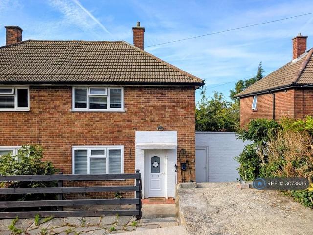 Frimley Close, Croydon, CR0 2 bed semi detached house to rent £2,000 pcm £462 pw