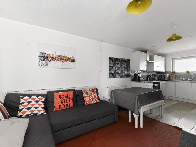 Frimley Close, London SW19, 4 bed flat to rent, £3,000 pcm | PrimeLocation